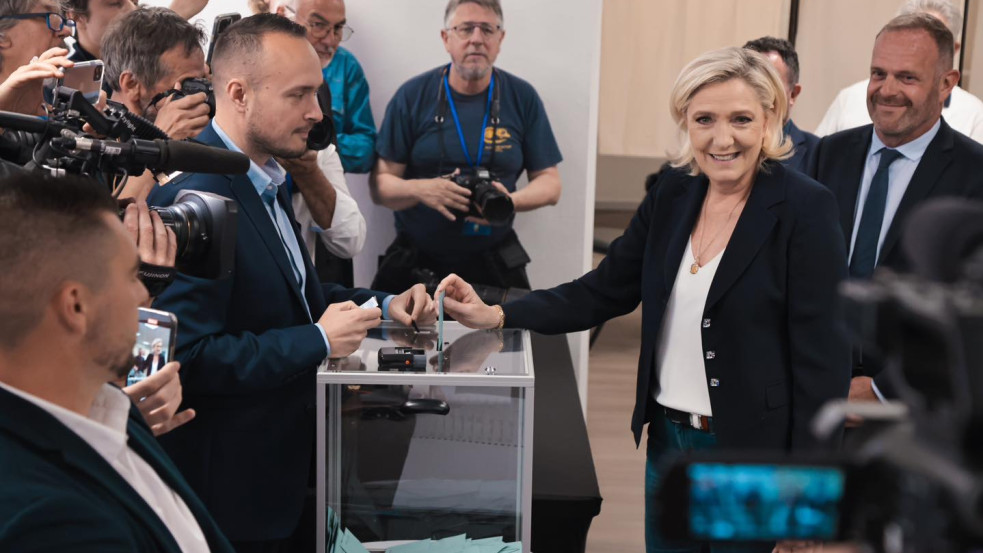 Percről percre: tódulnak az urnákhoz a franciák, történelmi választás előtt Franciaország