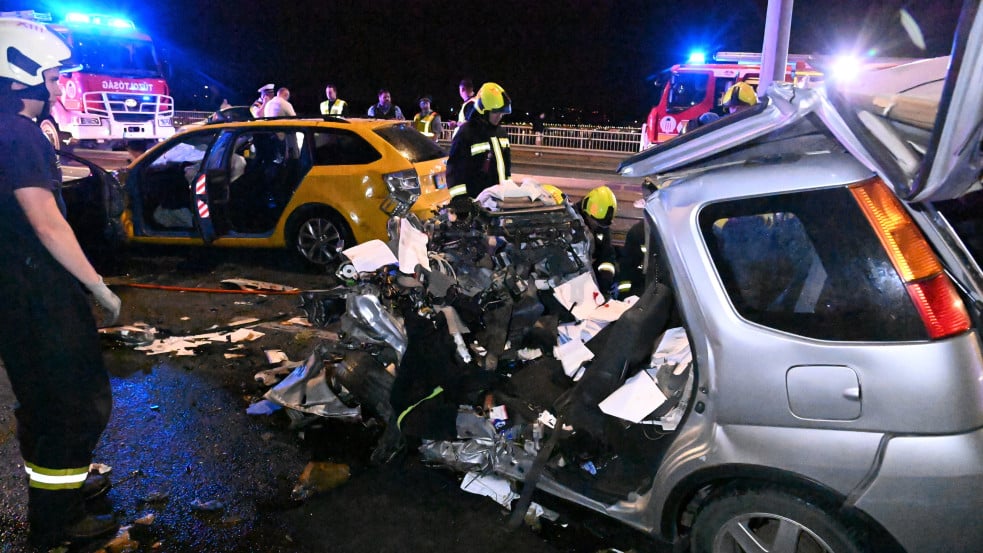Brutális baleset az Árpád-hídon: autótolvaj hajtott szembe a forgalommal, 3 halott, 4 sérült