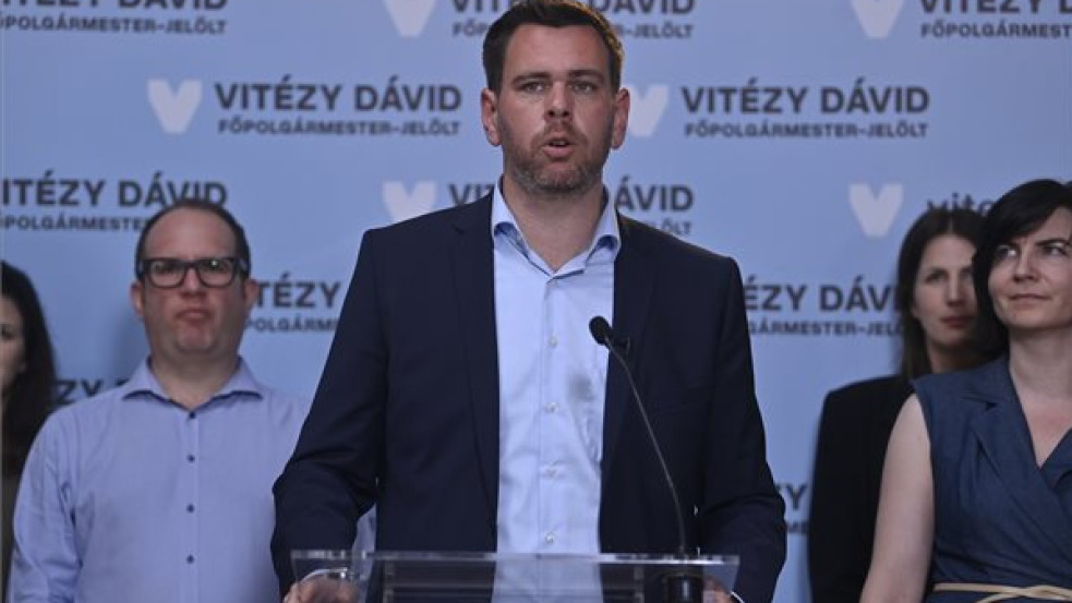 Hétfői hírfolyam: Vitézy a voksok újraszámlálásában reménykedik, közben sorra mondanak le a politikusok