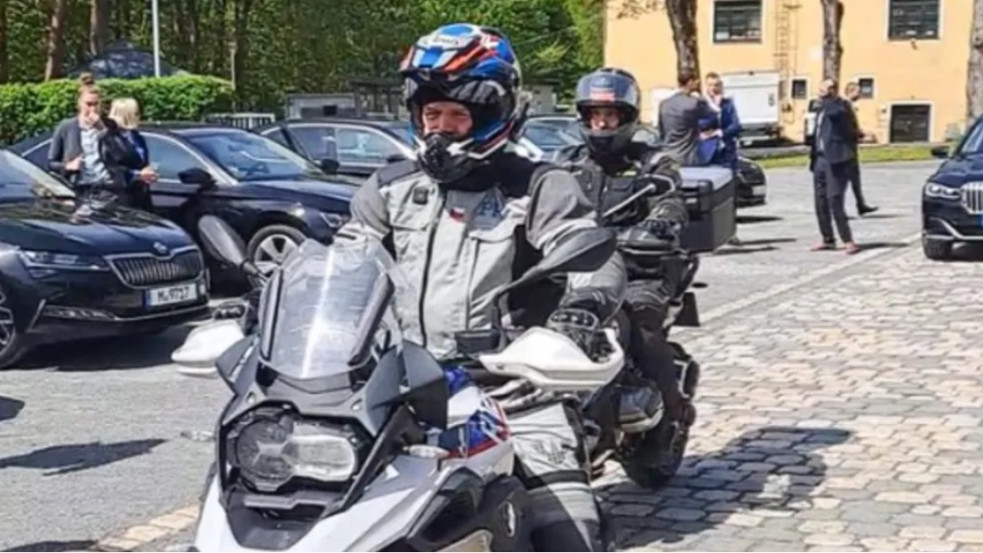 Motorbalesetet szenvedett a cseh elnök