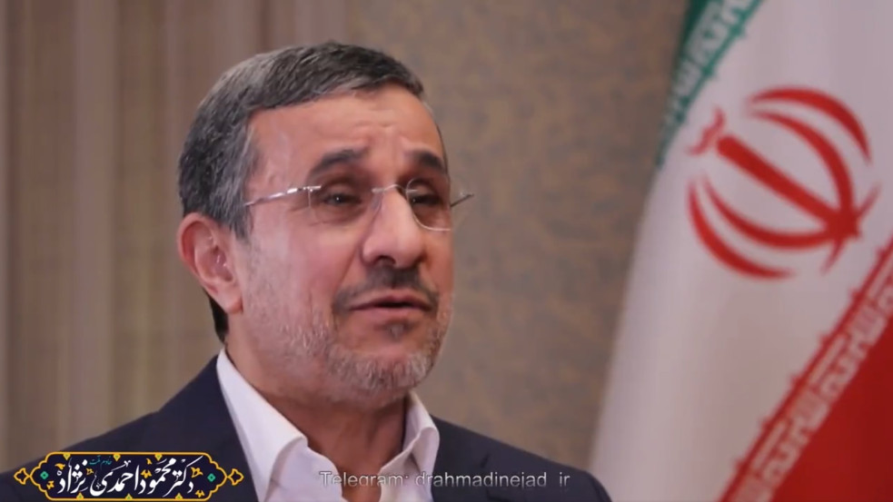 Megszólalt Ahmadinezsád egykori ördögűzője: komoly tervei lehetnek a volt iráni elnöknek