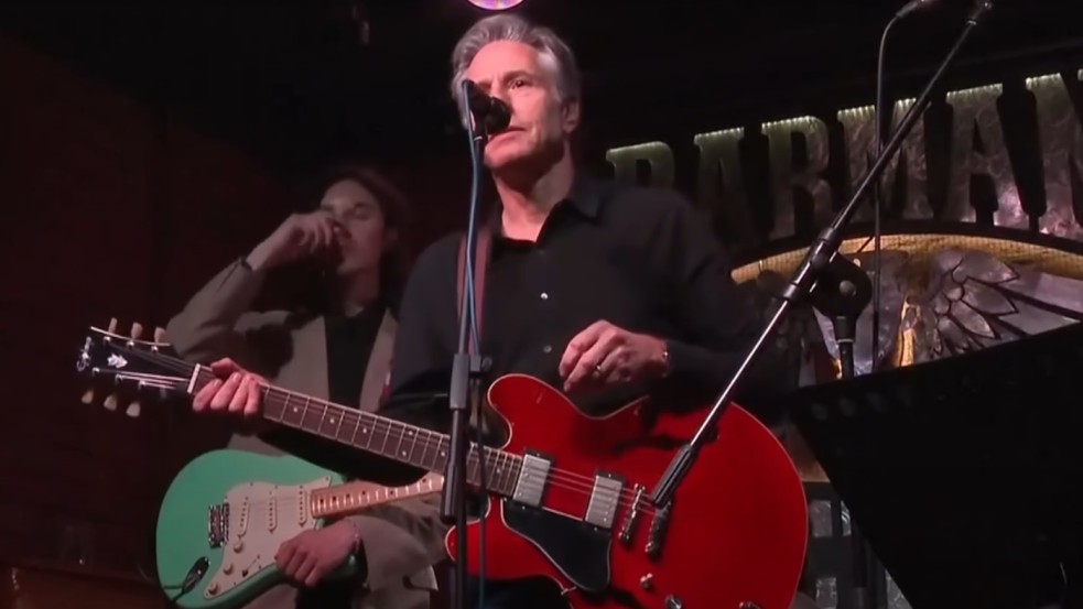 Videó: Blinken egy kijevi bárban gitározott, hogy valami fontosat üzenjen az ukránoknak