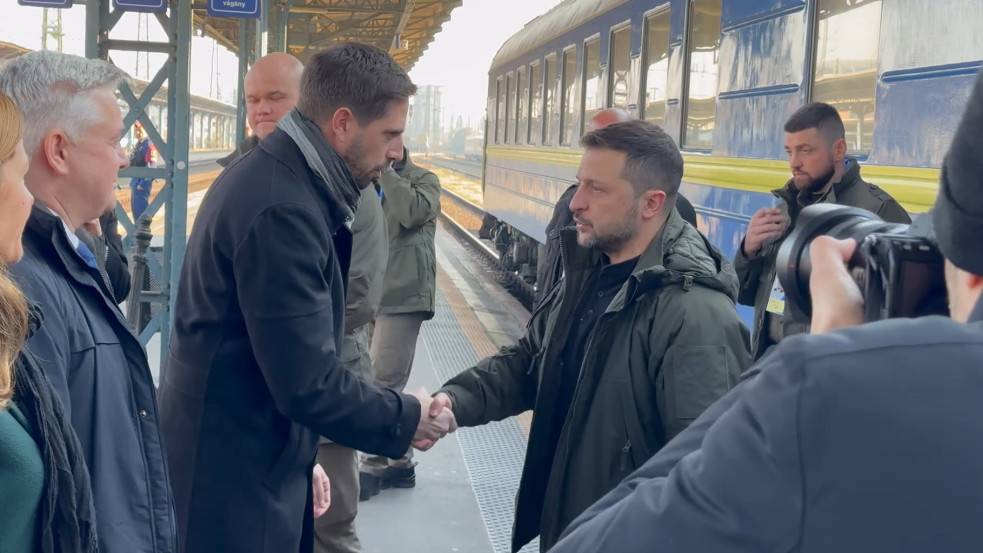 Így futott be Zelenszkij a Keleti pályaudvarra - videó