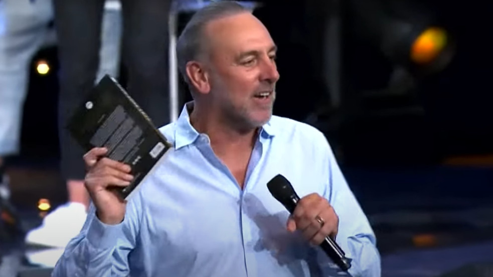 Brian Houston új gyülekezetet és online szolgálatot indít