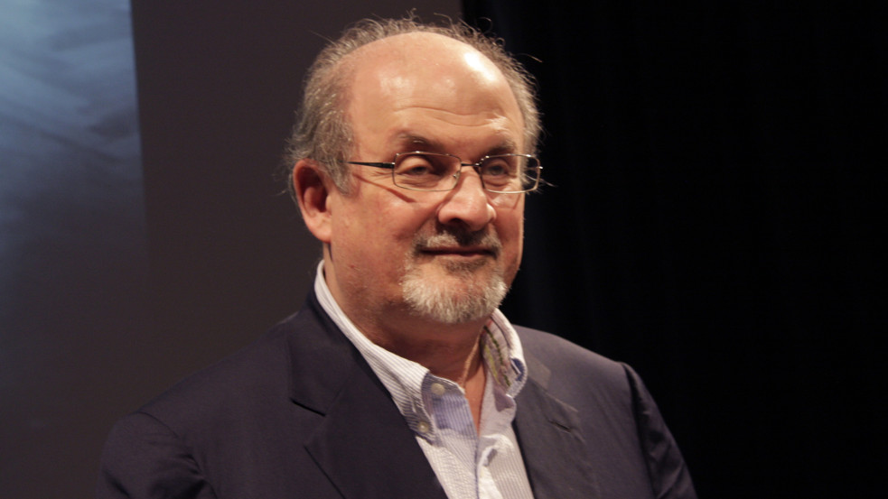 Drámai fejlemény: vakságról és bénulásról számolt be Salman Rushdie ügynöke