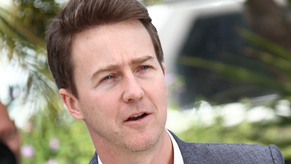 Videó: Edward Norton most tudta meg, hogy Pocahontas volt az egyik őse