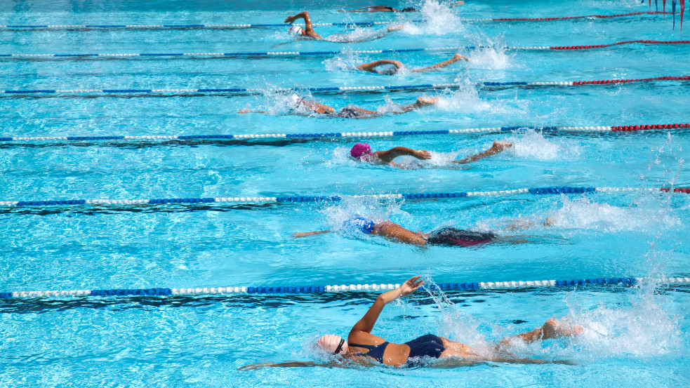 "Fáj nekem, a csapatomnak és a többi nőnek a medencében" - magyar olimpikon szerint sem kellene a transzneműeket nők ellen versenyeztetni