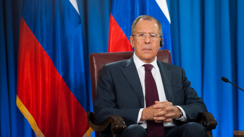 Szergej Lavrov: ellenséges lépés, hogy az EU fegyverrel és kiképzéssel segíti Ukrajnát