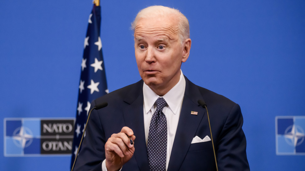 Biden megint belezavarodott: magyarokkal és oroszokkal keverte az ukránokat - Videó