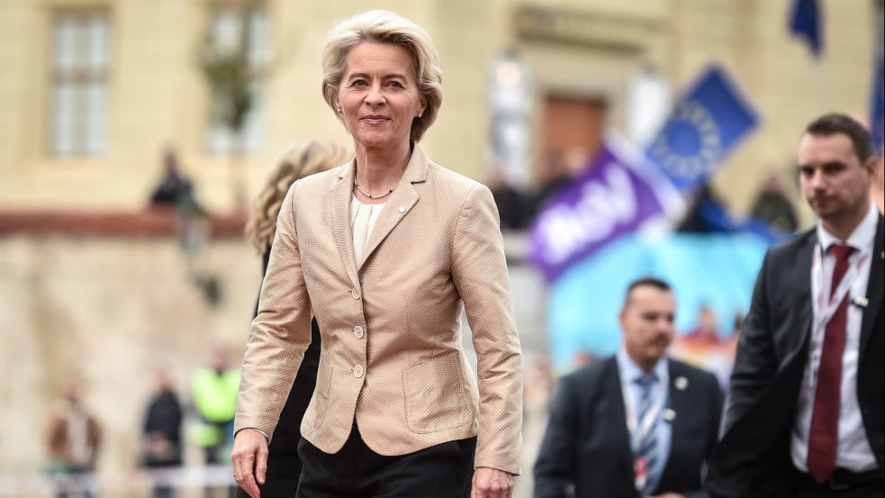 Rosszul lett egy utas egy repülőjáraton, maga Von der Leyen sietett segítségére