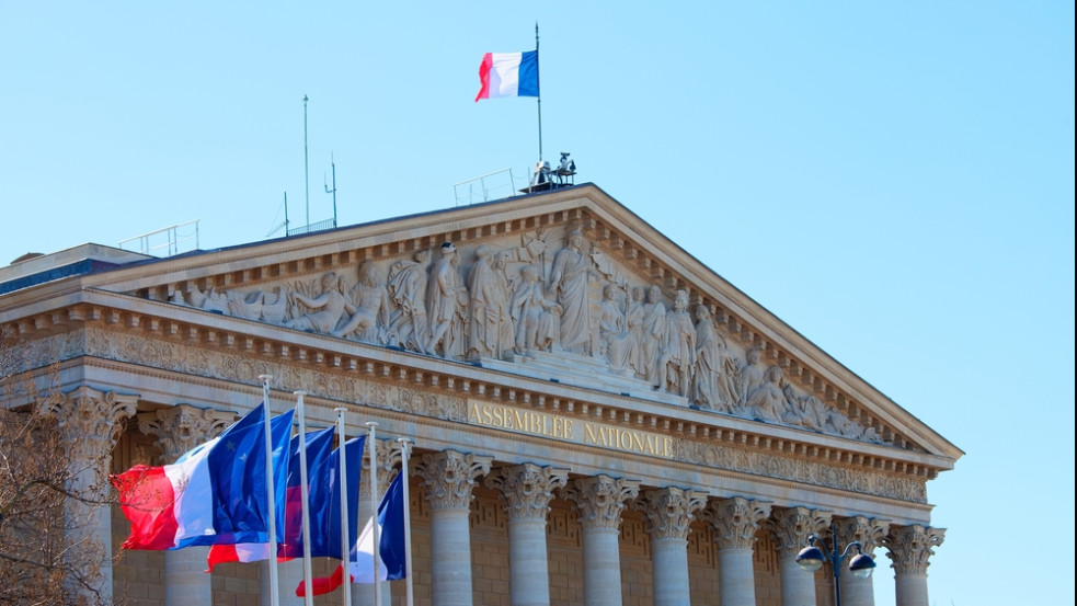 Nem kizárt, hogy ismét megbuktatják a francia kormányt