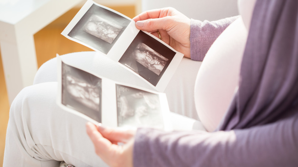 Felmérés: az osztrák nőkre egyre nagyobb nyomást helyeznek, hogy végeztessenek abortuszt