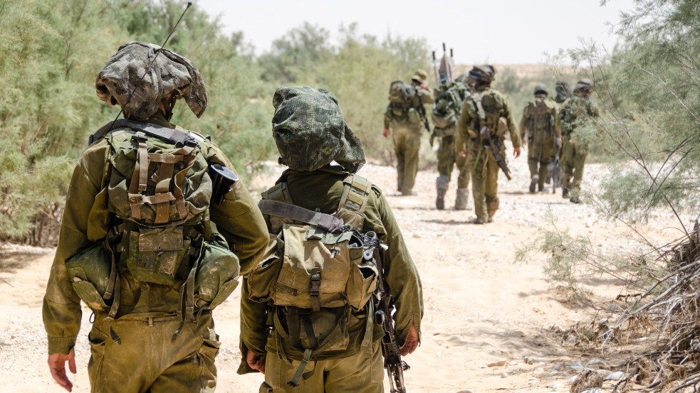 Készenlétben a szárazföldi egységek: küszöbön a gázai offenzíva