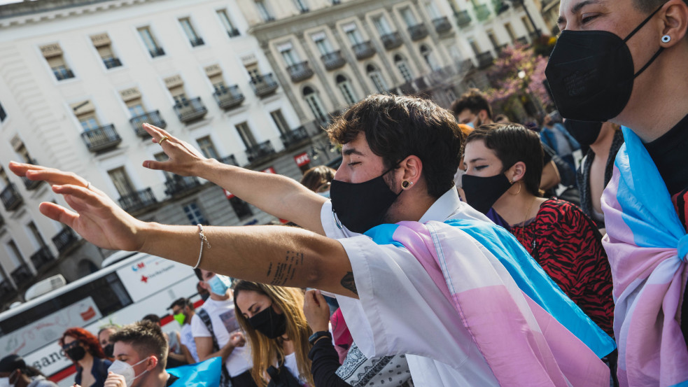 Megszavazta a spanyol parlament az új transzgender-törvényt, könnyebbé válik a nemváltás