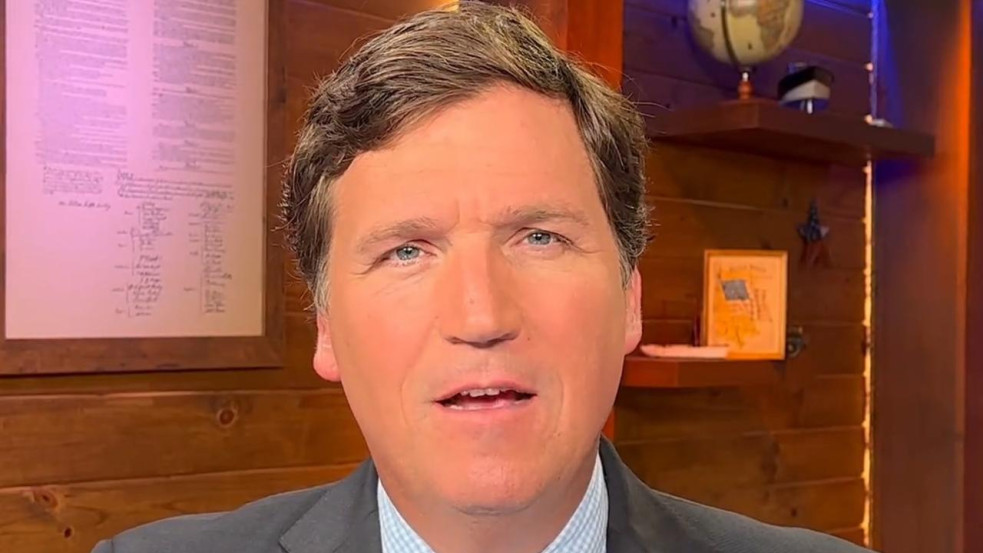 Videóban üzent a Fox Newstól kirúgott Tucker Carlson