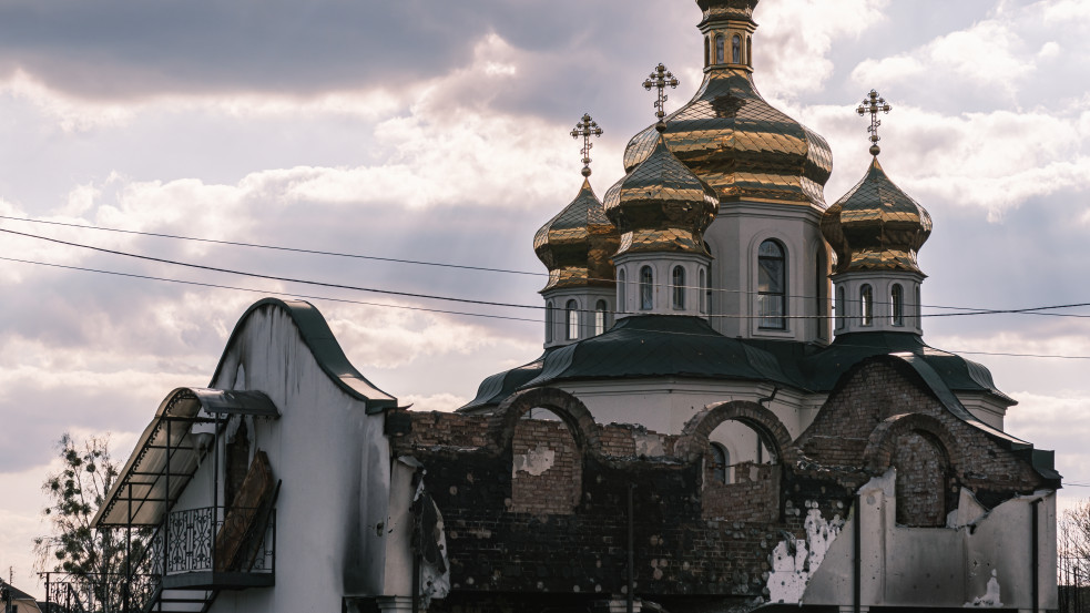 “Csak egyetlen hitünk van: az ortodox hit” - protestáns gyülekezeteket zárnak be az orosz katonák Ukrajnában
